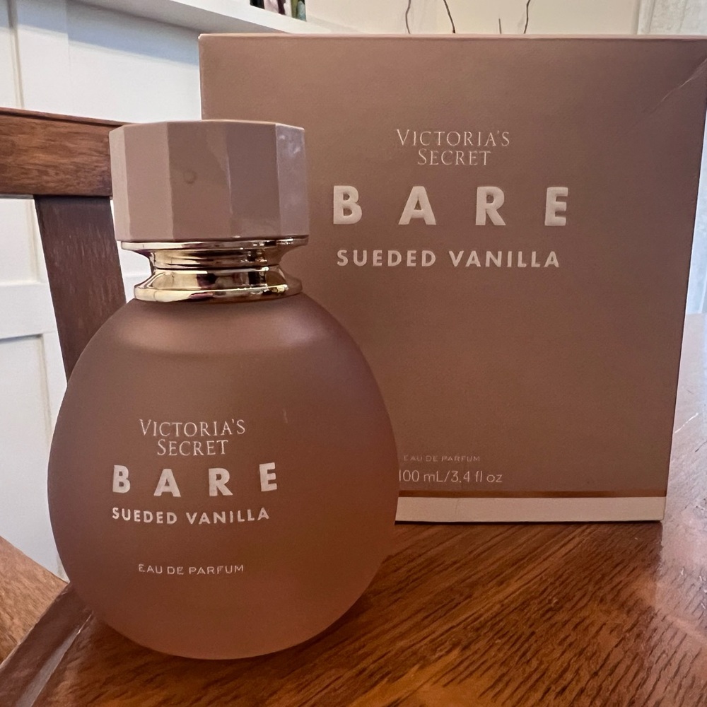Victoria's Secret Bare Sueded Vanilla Perfume in Soft Brown